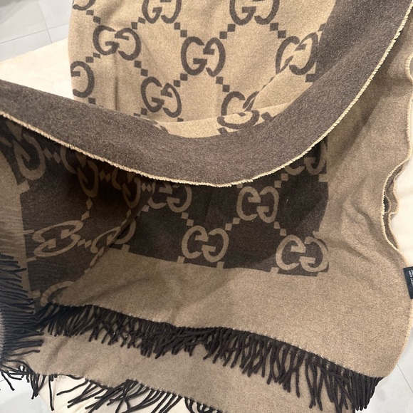 Gucci luxury throw blanket GG x large size - Picture 3 of 9